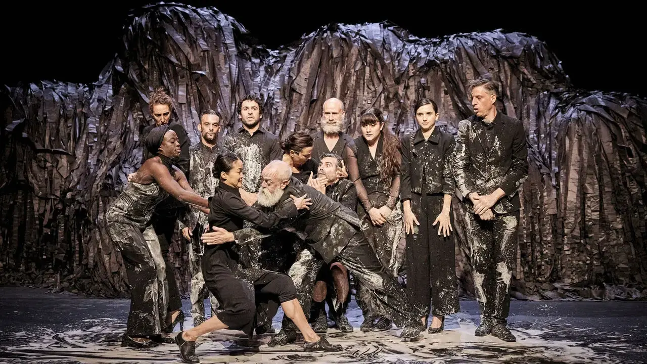 Baro d’evel’ Biz Kimiz? adlı gösterisi